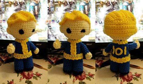 Vault Boy - Free Crochet Pattern - Fallout by GamerKirei Fallout Crochet, Minion Pattern, Boy Crochet Patterns, Crochet For Boys, Diy Crochet Projects, Crochet Videos, Knitted Toys, Crochet Dolls, Crochet Doll