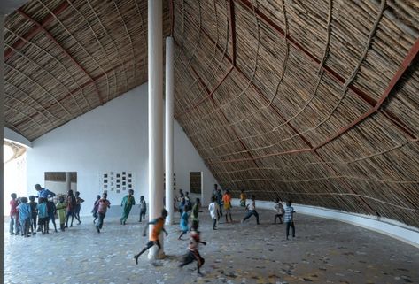 Fass School and Teachers' Residence by Toshiko Mori. Photograph by Sofia Verzbolovskis Toshiko Mori, Thatch Roof, Anni Albers, Corrugated Metal Roof, Bamboo Structure, Building Images, Hay Fever, Kengo Kuma, Japanese Architect