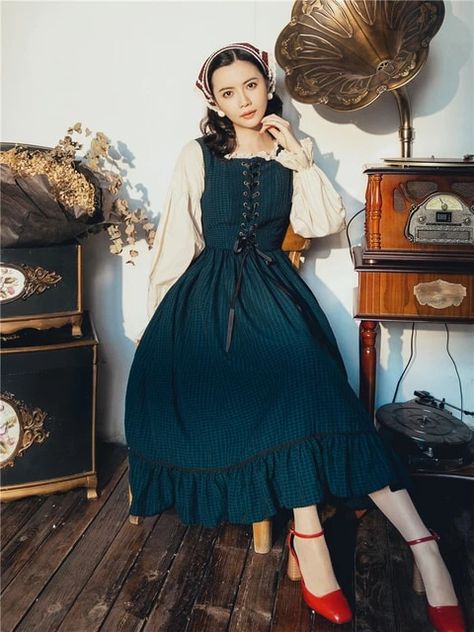 Classy Vintage Outfits, Gaun Abad Pertengahan, Old Dress, Op Dress, Classy Vintage, Old Fashion Dresses, Chique Outfits, Outfit Vintage, Vintage European