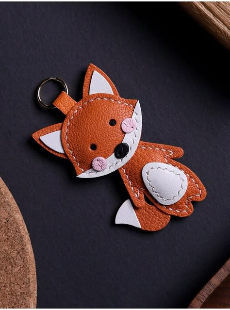 Leather Sewing Kit, Fox Keychain, Purse Charms Diy, Diy En Cuir, Felt Keychain, Fox Bag, Diy Leather Earrings, Keychain Leather, Leather Jewelry Diy