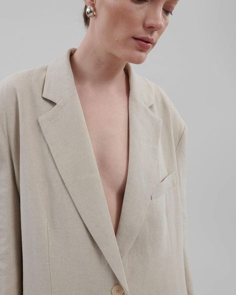 Living in linen. Discover the new natural sand shade of our linen blazer Keenan. #TheFrankieShop #FrankieForAll #FrankieGirl Denim Suit, Paris Woman, Color Sand, Leather Texture, Oversized Blazer, Linen Blazer, Swimwear Accessories, Outerwear Women, Welt Pockets