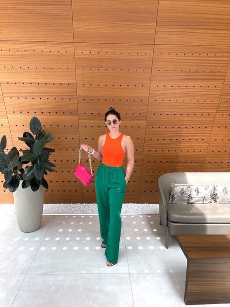 27 Simple St. Patrick's Day Outfits for Women » Lady Decluttered Orange Colorblock Outfit, Green Color Blocking Outfits, Orange Green Outfit, Green Orange Outfit, Green And Orange Outfit, Orange And Green Outfit, Orange Outfit Ideas, Simple Spring Outfits, Color Outfits