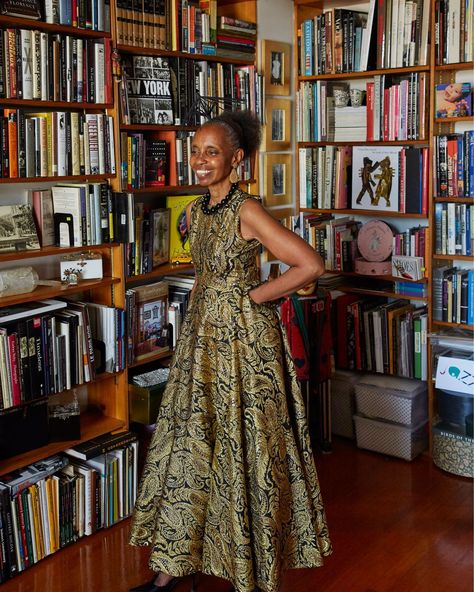 A Harlem Prewar Apartment Stripped to Its Original State Brownstone Nyc, Black Home Interior, Prewar Apartment, Harlem Apartment, Glamour Interiors, Black Creatives, Apartment On A Budget, Afrocentric Decor, African Interior Design