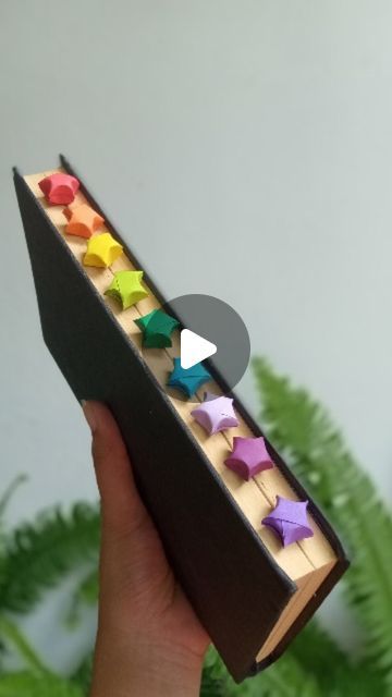 3d Bookmarks Diy, Bookmark Origami Tutorials, Aesthetic Bookmarks Diy, Diy Bookmarks Aesthetic, Bookmark Design Ideas, Rainbow Bookmark, Crafts Bookmarks, Diy Bookmark, Christmas Stars