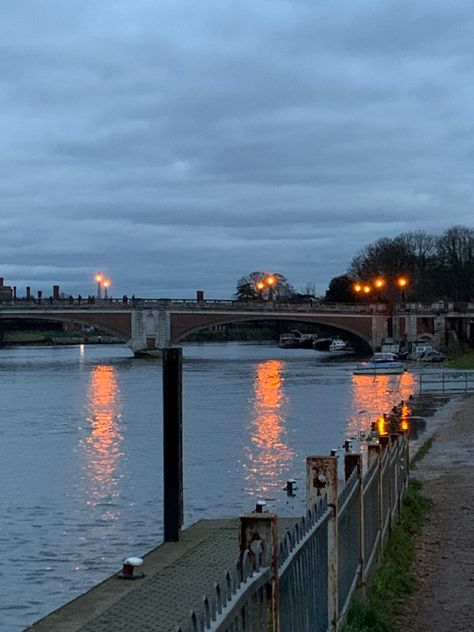 River Thames Aesthetic, Solitaire Aesthetic, Christmas Sunset, River Thames London, London Evening, Henley On Thames, Sunset Light, River Thames, London Love