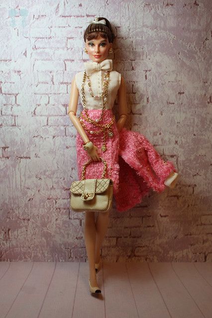 Audrey Hepburn Barbie, Celebrity Dolls, Barbie Couture, Mode Rose, Audrey Hepburn Style, Silkstone Barbie, Im A Barbie Girl, Pink Tweed, Fashion Barbie