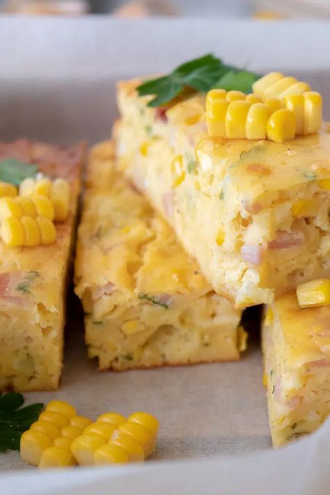 This Corn Slice is a delicious non-sandwich, savoury lunch option for school, work or an easy weeknight meal. This savoury slice is a quick and simple recipe, coming together in just one bowl. It's perfect for meal prep and to make ahead for those busy weekdays. The slice is light and creamy but filling and I love the sweet flavour of the corn against the salty bacon. Savoury Slices Recipes, Simple Weeknight Meals, Office Lunches, Savoury Slice, Savoury Tarts, Lunch Meals, Healthy Slice, Cheesy Bacon, Slices Recipes