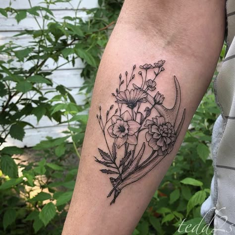 Vegetation Tattoo, Deer Antler Tattoos, Female Tattoo Designs, Antler Tattoos, Antler Tattoo, Deer Skull Tattoos, Tattoo Generator, Cowgirl Tattoos, Hunting Tattoos