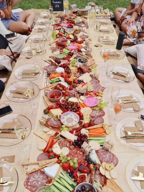 Backyard Party Food, Recipe Example, Grazing Table, Food Rules, Party Food Platters, Charcuterie And Cheese Board, Vegetarian Keto, Grazing Tables, European Food