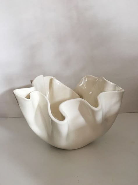 2023 Ceramic Trends, Diy Clay Bowl Aesthetic, Ceramic Bowl Inspiration, Aesthetic Bowls Ceramic, Ceramic Pottery Aesthetic, Clay Bowl Designs, Clay Bowl Ideas, Ceramic Bowl Ideas, Aesthetic Bowls