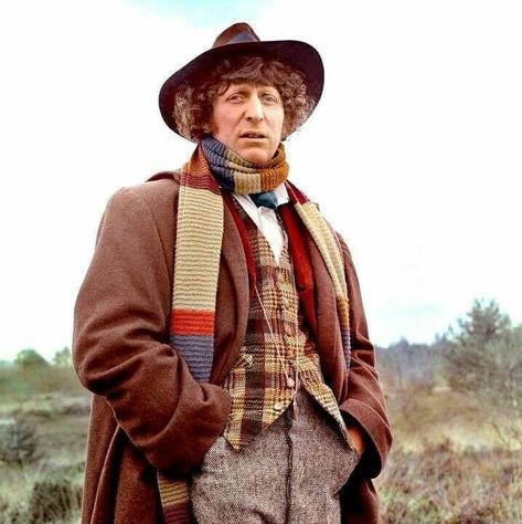 Claire 📚☕🐱 on Twitter: "Goodnight Twitter 🌃 #DoctorWho… " Dr Who Tom Baker, Fourth Doctor, Hacking Jacket, New Doctor Who, Sarah Jane Adventures, Ww1 British, 4th Doctor, Classic Doctor Who, Tom Baker