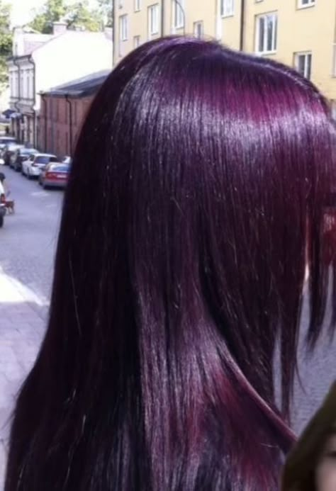 Plum Purple Hair, Dark Purple Hair, Dyed Hair Purple, Plum Hair, Mode Hippie, Dyed Hair Inspiration, Hair Dye Ideas, Pretty Hair Color, Dye Colors