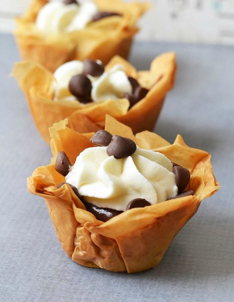 Mini Chocolate Cream Pies Made in a Muffin Tin. These bite-sized mini Fillo Dough Chocolate Cream Pies are super easy to make and have a crispy, flaky outter, and tasty inner! Perfect for parties or a fun dessert idea. #chocolate #chocolatecreampie #muffintin #bitesized #desserts  via @savvysavingcoup Mini Chocolate Cream Pies, Chocolate Cream Pies, Philo Dough, Shower Foods, Phyllo Dough Recipes, Chocolate Cream Pie Recipe, Phyllo Cups, Cream Cheese Desserts, Eggless Desserts