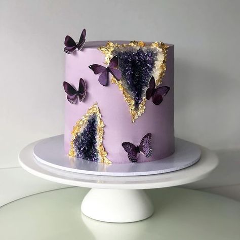 Amethyst Cake, Purple Butterfly Cake, Birthday Cake For Mom, Silhouette Cake Topper, Purple Cake, Gold Birthday Cake, Geode Cake, Girly Cakes, Crystal Cake