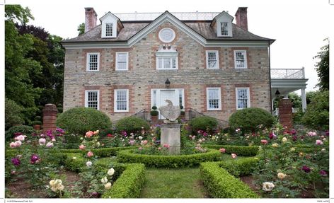 Carolyne Roehm Books and new Charleston SC Home Formal Rose Garden, Carolyne Roehm, Rose Garden Landscape, French Gardens, Rose Garden Design, Castle Gardens, Rose Gardens, Cottage Gardens, Formal Gardens