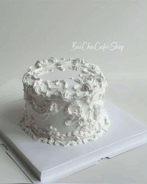 White Korean Cake, White Cake Aesthetic, Cake Aesthetic Korean, Aesthetic White Cake, Xiaohongshu Aesthetic, White Korean, White Birthday Cakes, 50th Cake, Violet Aesthetic