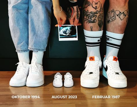 Baby announcement shoes nike air force small woman man next to each other Family Sneaker Pictures, Maternity Pictures Shoes, Gamer Maternity Photos, Nike Maternity Shoot, Converse Baby Announcement, Fall Pregnancy Announcement Photoshoot, Pregnancy Announcement Shoes, Dad Baby Announcement, Baby Announcement Shoes