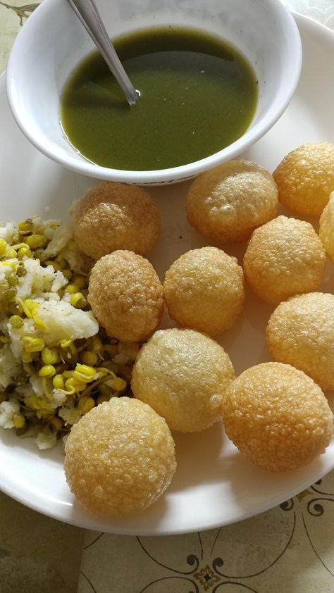 Paani Puri Snapchat, Pani Puri Snapchat Stories, Homemade Food Snapchat Indian, Homemade Food Snapchat, Pani Puri Snap, Homemade Food Snapchat Story, Gol Gappa, Indian Food Photography, Eating Food Funny