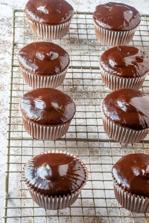 Chocolate Ganache Cupcakes recipe from RecipeGirl.com #chocolate #ganache #frosting #cupcake #cupcakes #recipe #RecipeGirl How To Ice Cupcakes, Ganache Recipe Frosting, Ganache Cupcakes, Chocolate Ganache Cupcakes, Choc Ganache, Cupcake Toppings, Best Chocolate Cupcakes, Chocolate Ganache Recipe, Cupcakes With Chocolate