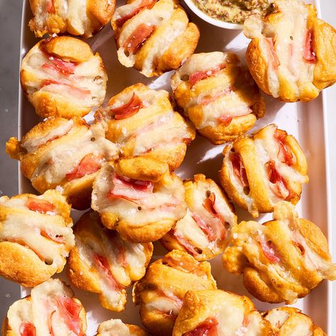 Delish Finger Foods Appetizers, Biscuit Bites, Ham And Swiss, Professional Cooking, Cheese Bites, Easy Brunch, Best Party, Finger Food Appetizers, Savory Breakfast