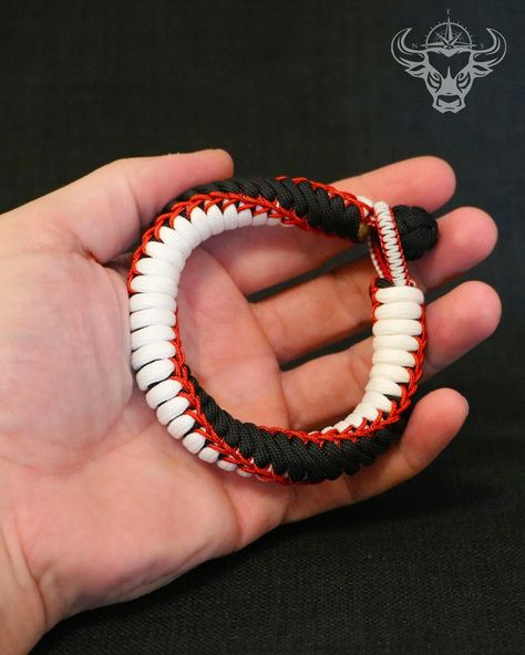 Stitched Snake Knot Turning Torso Paracord Bracelet 🪢 CORDS: Black 550, White Glow in the Dark 550 STITCHING: Chili Red MicroCord, White Glow in the Dark NanoCord, Red NanoCord 🪢 #eastandbulldesign #snakeknot #paracord #paracordbracelet #bracelet #surferbracelet #handmade #handcrafted #hobby #paracordhobby Snake Knot Paracord, Paracord Designs, Turning Torso, Snake Knot, Paracord Knots, Surfer Bracelets, Chili Red, 550 Paracord, Paracord Bracelet