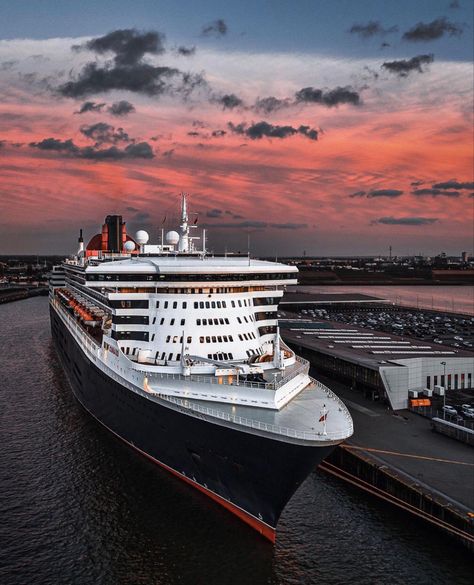 Queen Mary 2 Ship, Cunard Queen Mary 2, Cunard Ships, American Cruise Lines, Queen Mary Ii, Hamilton Bermuda, Rms Queen Mary, Cruise Vibes, Southampton England