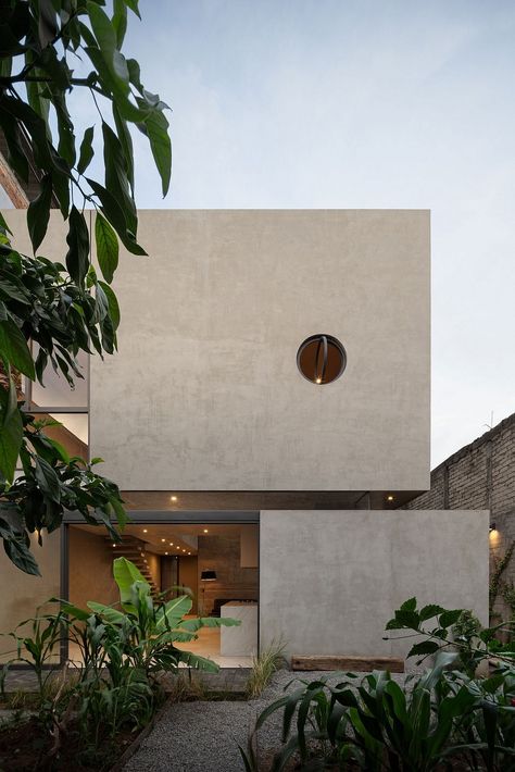 Casa Erendira: Garden-Focused Living in Michoacán, Mexico Modern Mexican House Design, Modern Mexican Design, Materiality Architecture, Boho Architecture, Modern Mexican, House Fashion, Modern Residence, Model House Plan, Mexican Designs