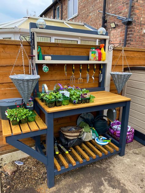 Cuprinol Urban Slate, Furniture Projects Diy, Planting Bench, Potting Benches Diy, Benches Diy, Garden Work Bench, Potting Bench Ideas, Pallet Potting Bench, Diy Potting Bench