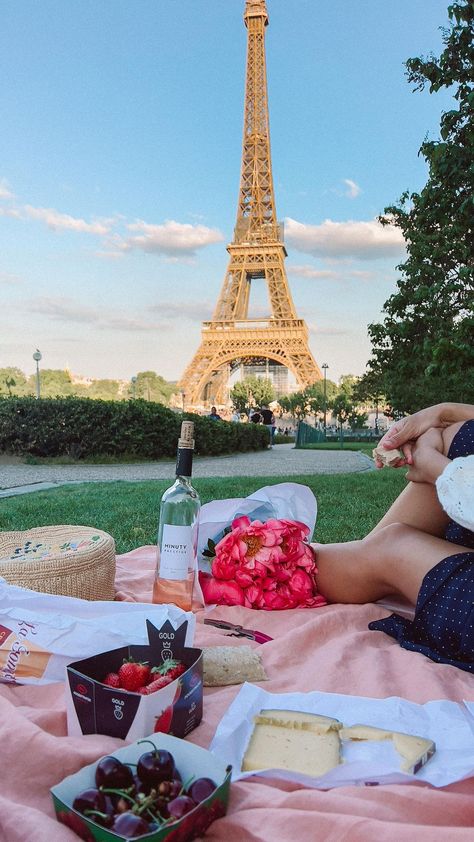 Party In Paris Aesthetic, Paris Birthday Aesthetic, Paris Birthday Photoshoot, Birthday Abroad, Birthday In Paris, Paris Francia, Paris Dream, Paris Itinerary, Paris Birthday