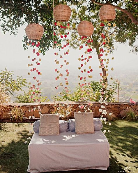 Here Are 10 Things I Found Online That Would Look Amazing In My Intimate Wedding Decor Mehndi Decor At Home, Minimal Wedding Decor, Mehendi Decor Ideas, Decoration Restaurant, Desi Wedding Decor, Wedding Planning Decor, Mehndi Decor, Wedding Backdrop Decorations, Wedding Mandap