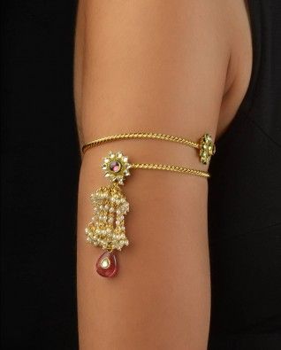 Armlet Shoes Stores, Gold Kada, Rajputi Jewellery, Arm Bracelets Upper, Traditional Indian Jewellery, Diamond Necklace Designs, Asian Jewelry, Arm Jewelry, Bridal Accessories Jewelry