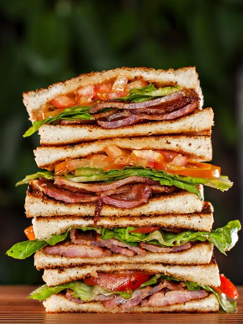 Check out 13 of the most delicious sandwiches from around the world Dagwood Sandwich, Sandwhich Recipes, Hot Sandwich, Delicious Sandwiches, Soup And Sandwich, Yummy Lunches, Food Facts, Food Trends, Food Festival