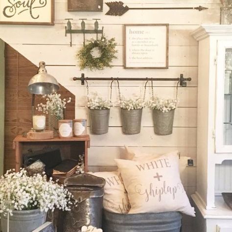 Best Country Decor Ideas - Farmhouse Style Gallery Wall - Rustic Farmhouse Decor Tutorials and Easy Vintage Shabby Chic Home Decor for Kitchen, Living Room and Bathroom - Creative Country Crafts, Rustic Wall Art and Accessories to Make and Sell http://diyjoy.com/country-decor-ideas Rustic Gallery Wall, Shabby Chic Kitchen, Cool Ideas, Joanna Gaines, Shabby Chic Homes, Easy Home Decor, Decor Minimalist, Chic Home Decor, Farmhouse Wall Decor