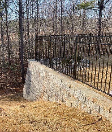 Fence On Retaining Wall, Retaining Wall With Fence, Yard Retaining Wall, Backyard Retaining Wall, Retaining Wall Fence, Retaining Wall Ideas, Backyard Retaining Walls, Modern Backyard Landscaping, Pool Fence