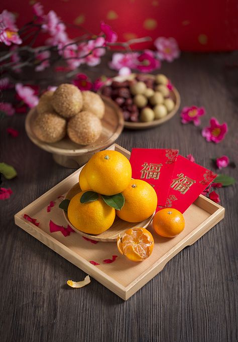 Lunar New Year Food, Chinese New Year Desserts, Chinese New Year Traditions, New Year Photoshoot, Chinese New Year Food, Chinese New Year Party, New Years Dinner, Chinese Lunar New Year, New Year Table