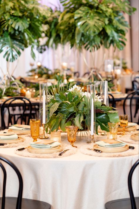 Lion King Centerpieces, Lion King Wedding, Jungle Centerpieces, Simba Baby Shower, African Safari Theme, Gold Wedding Flowers, Buffet Set Up, Safari Wedding, Plant Party