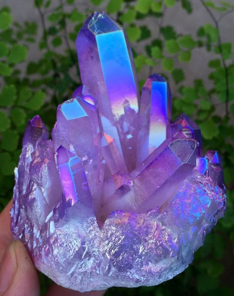 Purple/blue Aura Crystal Quartz Aura Quartz Crystal, Crystal Aesthetic, Aura Crystals, Crystal Energy, Pretty Rocks, Beautiful Stones, Crystal Magic, Beautiful Rocks, Crystal Wand