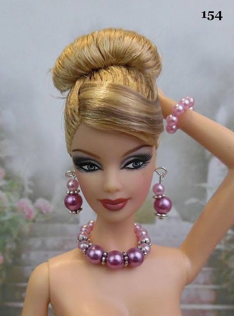 Barbie Jewerly, Barbie Necklace, Shoe Earrings, Large Gold Hoop Earrings, Doll Earrings, Barbie Hairstyle, Accessoires Barbie, Barbie Hat, Barbi Benton