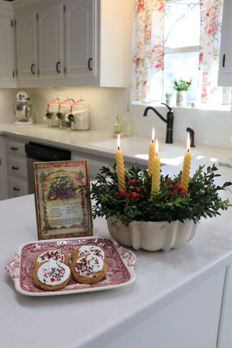 Tasha Tudor Kitchen Tasha Tudor Home, Eclectic Mediterranean, Shabby Chic Coastal, Tudor Kitchen, Victorian Shabby Chic, Tasha Tudor, Red Basket, Red Tablecloth, Holiday Home Tour