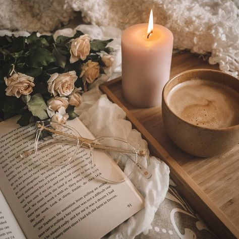 Candle Flatlay Photography, Flowers And Candles Aesthetic, Romantic Flatlay, Vintage Flatlay, Candle Pics, Bohemian Candle, Candle Photography Ideas, Vintage Tea Time, Candle Photography