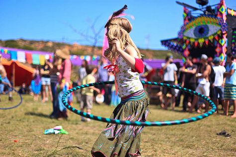 #hoop dance #hula hoop #music festival Back Flexibility Stretches, Hooping Tutorials, Hula Hoop Dance, Hula Hoop Workout, Hula Hooping, Hoop Dance, Hoop Dreams, Hula Hoops, Kelly Osbourne