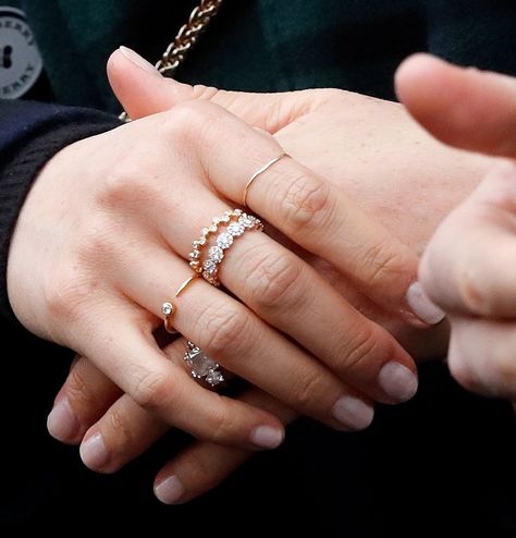 It’s no secret that we love the minimal, classic jewelry of Meghan Markle. From the whimsy of her animal necklaces to the romantic vibes of her H&M initial necklace, Meghan Markle’… Meghan Markle Ring, Meghan Style, The Tig, Nagellack Trends, Meghan Markle Style, Meghan Harry, Morganite Engagement, Pink Morganite, Harry Meghan