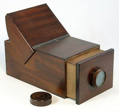 Old Fashioned Camera, Old Movie Camera, 1800s Camera, 1940s Camera, Pinhole Camera, Antique Cameras, Camera Obscura, Old Cameras, History Of Photography