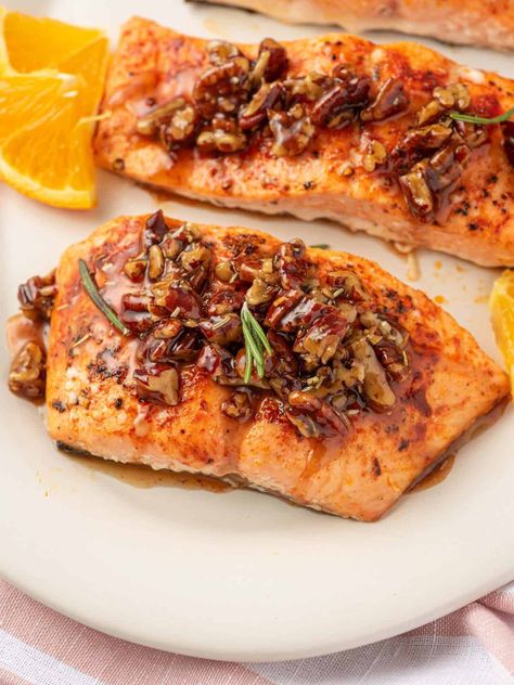 Maple Syrup Salmon, Thanksgiving Main Dish, Salmon Glaze Recipes, Seafood Entrees, Honey Walnut Shrimp, Easy Salmon Recipes, Healthy Salmon, Salmon Dinner, Salmon Patties