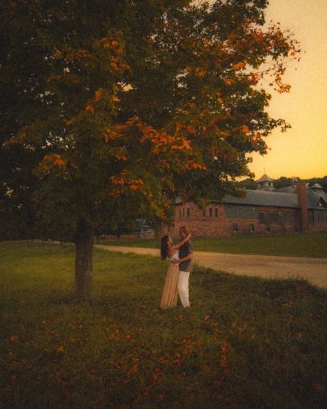 "my heart is so full of you  I can hardly call it my own." 🍂 - Liana Radulescu • • keywords: autumn, fall in vermont, fall, october, foliage, couples fall photos, vintage, vintage love, maine, new england, love, visual poetry, summer, new hampshire, vermont, new york, pinterest, documentary style photography, vintage, storytelling photography, cinematic style photography, golden hour, summer photoshoot, spring, vermont photographer, art, blue hour, romance, art, candid, pinterest inspo, po... 80s Fall Aesthetic, Couple Fall Aesthetic, October Couple, Vintage Romance Aesthetic, Fall In Vermont, Photography Golden Hour, Autumn Romance, Photoshoot Spring, Vermont Fall