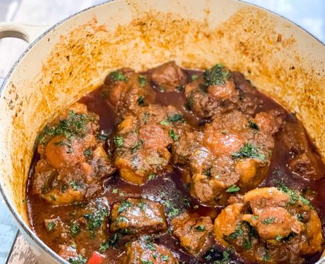 Easy Oxtail Recipes Crockpot, Dominican Oxtail Recipe, Dominican Oxtail, Oxtail Recipes Crockpot, Oxtail Recipes Easy, Dinner Date Recipes, Beef Oxtail, Oxtail Soup, Oxtail Stew