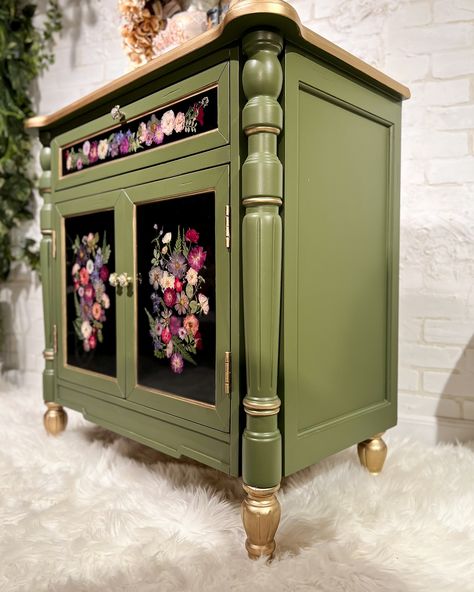 🌺🌸 Resin, flowers & furniture? Sure, why not?! 🌼🌺 Cabinet: I think it’s safe to call this piece a one of a kind creation. Pressed florals on a black backdrop flanked by vintage green and gold highlights. Solid black top surface. Delicate gold rhinestone floral knobs. Double door cabinet and wide drawer storage. Colorful, earthy and full of artistic cheer. 🌺$525 / 32h x 32w x 18d Decor details: Crazy Lace Agate XL Butterfly 🦋$115 / 10h x 8w White & Gold Vintage Teacup Candle w/Citrine c... Flowers Furniture, Pressed Florals, Teacup Candle, Small Couch, Whimsical Furniture, Artistic Furniture, Couch Decor, Black Backdrop, Diy Furniture Renovation