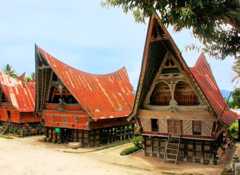 Traditional Pole Houses ~ A company based in Hawaii has taken a traditional building style that traces its roots back to indigenous Polynesian, Japanese, and African cultures, and applied 21st century principles to create sustainable prefab dwellings that hold up to earthquakes, hurricanes and high water. Indonesian House, Pole House, Bamboo Architecture, Bamboo Construction, Tropical Architecture, Traditional Houses, Vernacular Architecture, Wooden Houses, Traditional Building