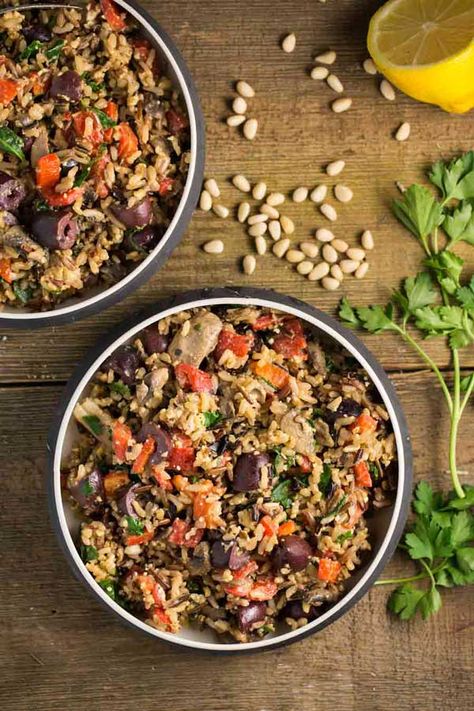 This recipe for Mediterranean Wild Rice with Pine Nut Cheese is so versatile. You can eat it warm, cold, as a side dish, main dish, or even as a snack. It's also incredibly healthy! Bowl Recipes Vegetarian, Rice Bowl Recipes, Cooked Sushi Recipes, Healthy Sushi Recipes, Healthy Sushi, Wild Rice Recipes, Cooking Wild Rice, Nut Cheese, Sushi Dinner