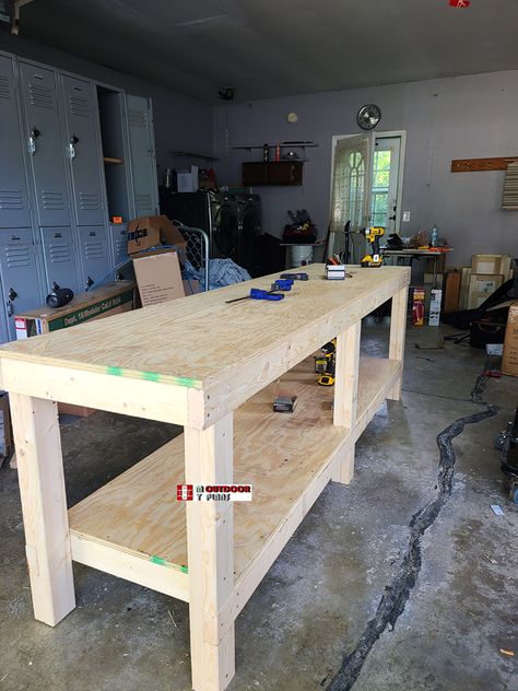 8' Workbench - DIY Project Basement Diy, Workbench Ideas, Garage Workbench Plans, Garage Projects, Building A Workbench, Workbench Designs, Reloading Bench, Garage Organisation, Work Tables